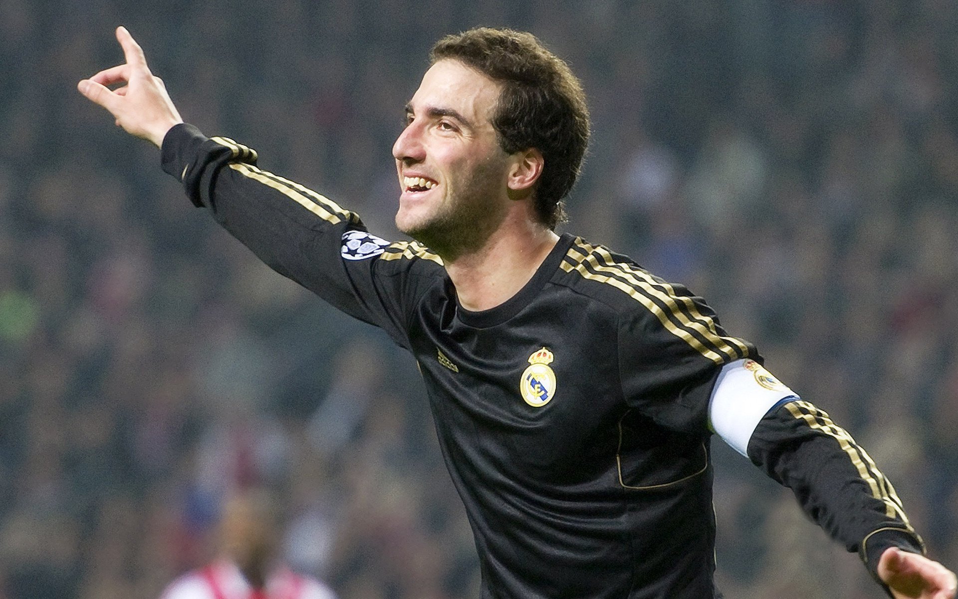 赛道之外，当F1争冠焦点遇上伊朗的硬仗胜利